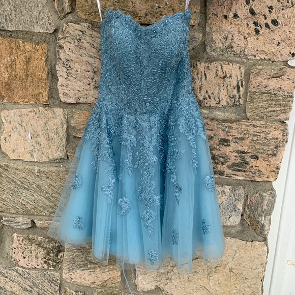 Fall/winter 2019 Sherri Hill Metallic lace Sz 4 - Picture 1 of 4